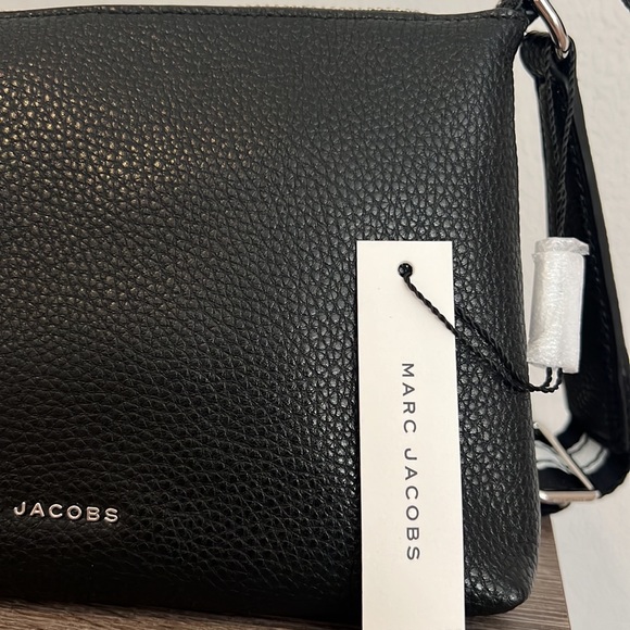 Marc Jacobs Bags Marc Jacobs The Cosmo Leather Crossbody Bag In Black H2l01fa21 Poshmark